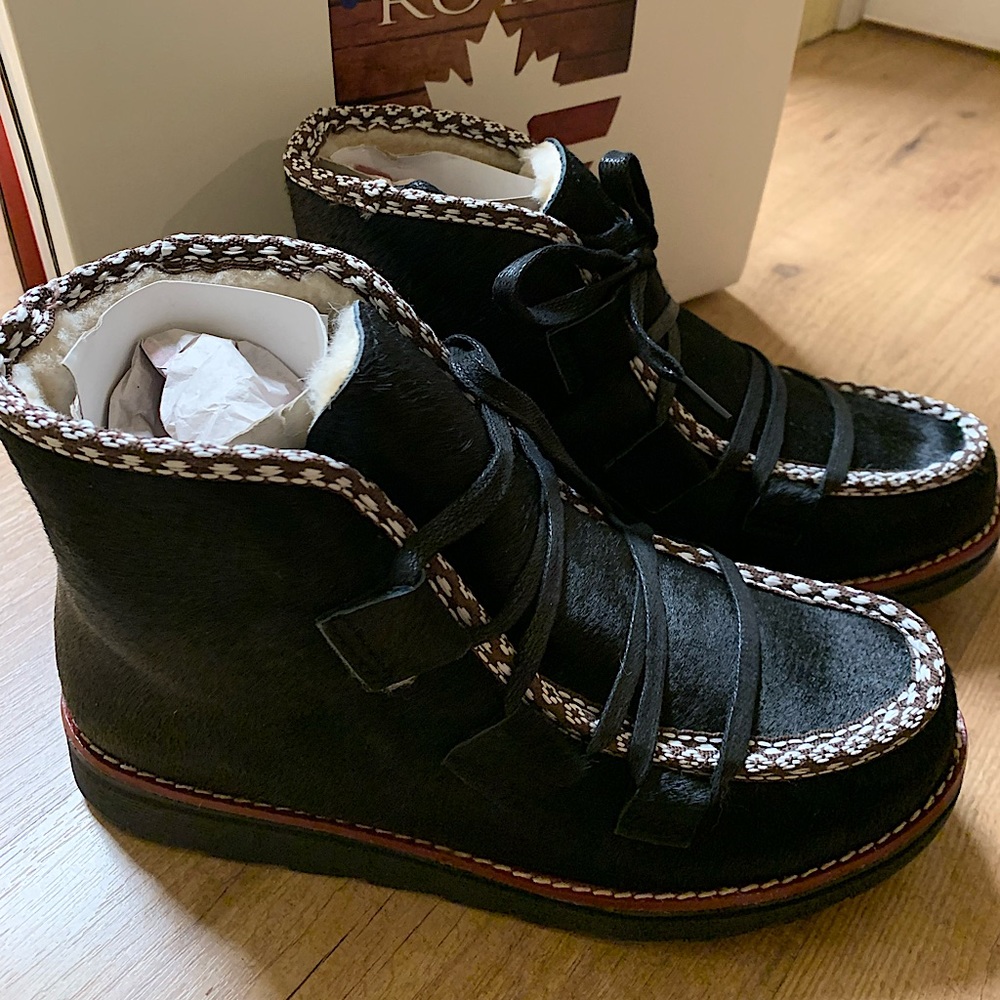 Royal Canadian Kwantlen Boot in Black, size 8